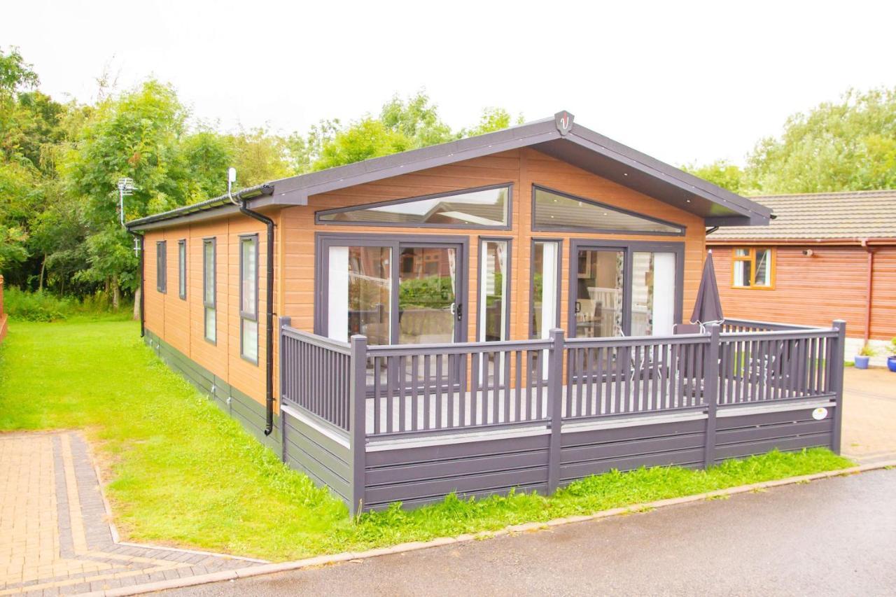 Penny Lodge With Hot Tub Malton Kültér fotó